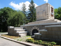 Ставрополь, памятник И.Р. Апанасенкоулица Суворова, памятник И.Р. Апанасенко