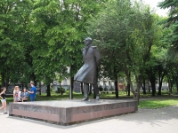 Ставрополь, памятник М.Ю. Лермонтовуплощадь Ленина, памятник М.Ю. Лермонтову