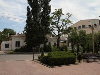 Ставрополь, улица Маршала Жукова, дом 18. многофункциональное здание