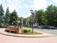 улица Пушкина. памятник Первой учительнице