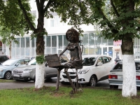 улица Ленина. скульптура "Девушка с ноутбуком"