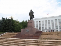 Железноводск, улица Калинина. памятник Ленину