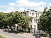 Пятигорск, Гагарина бульвар, дом 6. многофункциональное здание