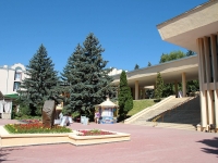 Pyatigorsk, monument врачам-первооткрывателям минеральных водKirov avenue, monument врачам-первооткрывателям минеральных вод