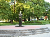 Пятигорск, памятник Л.Н. Толстомуулица Дзержинского, памятник Л.Н. Толстому