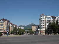 Pyatigorsk, Kalinin avenue, house 2А. Apartment house with a store on the ground-floor