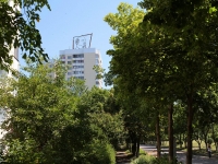 Pyatigorsk, Kalinin avenue, house 2 к.1. Apartment house