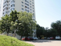 Pyatigorsk, Kalinin avenue, house 2 к.1. Apartment house