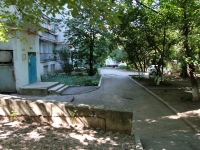 Pyatigorsk, Kalinin avenue, house 2 к.2. Apartment house with a store on the ground-floor