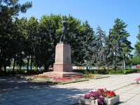 площадь Привокзальная. памятник