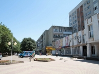 Mineralnye Vody, Karl Marks avenue, house 73. Apartment house with a store on the ground-floor
