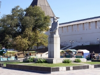 阿斯特拉罕, 纪念碑 И.Н. УльяновуOktyabrskaya sq, 纪念碑 И.Н. Ульянову