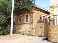 Астрахань, улица Бабефа, дом 13. индивидуальный дом