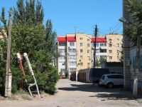 Астрахань, улица Ахшарумова, дом 3. многоквартирный дом