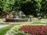 улица Большая Московская. фонтан в парке Липки