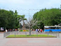 Volgograd, sculpture «Светящееся дерево»Lenin avenue, sculpture «Светящееся дерево»