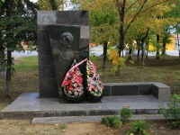 Ленина проспект. памятник Ольге Ковалевой