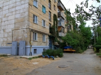 Волгоград, улица Землячки, дом 36. многоквартирный дом