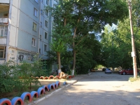 Волгоград, улица Космонавтов, дом 47. многоквартирный дом