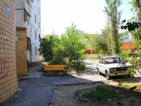 Волгоград, улица Ткачёва, дом 20. многоквартирный дом