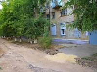 Volgograd, Kanatchikov avenue, house 10. Apartment house