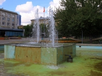 Volgograd, 喷泉 На Советской площадиRaboche-Krestyanskaya st, 喷泉 На Советской площади