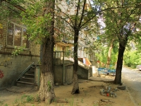 Волгоград, улица Огарёва, дом 18. многоквартирный дом