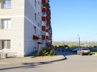 Volgograd, st Peschanokopskaya, house 17. Apartment house