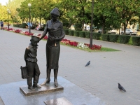 Volgograd, monument Первой учительницеEngels blvd, monument Первой учительнице