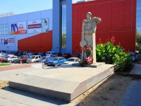Volgograd, 纪念碑 «Защитникам города от благодарных тракторостроителей»Dzerzhinsky square, 纪念碑 «Защитникам города от благодарных тракторостроителей»