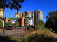 Волгоград, улица Хользунова, дом 18А. многоквартирный дом