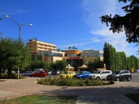 Volzhsky, avenue Lenin, house 53. shopping center
