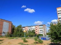 Volzhsky, st Druzhby, house 98. Apartment house