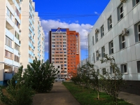 Volzhsky, st Druzhby, house 107. Apartment house