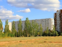 Volzhsky, st Druzhby, house 121. Apartment house