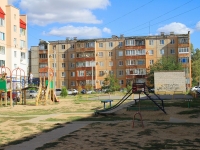 Volzhsky, st Karbyshev, house 140. Apartment house