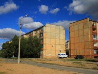Volzhsky, st Karbyshev, house 154. Apartment house