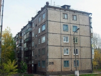 Bratsk, Kosmonavtov blvd, house 28. Apartment house