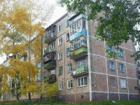 Bratsk, Kosmonavtov blvd, house 28. Apartment house
