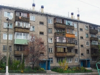 Bratsk, Kosmonavtov blvd, house 36. Apartment house
