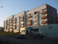 Bratsk, Kosmonavtov blvd, house 13. Apartment house