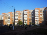 Bratsk, Krupskoy st, 房屋 17. 带商铺楼房