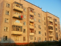 Bratsk, Gidromontazhnaya st, house 42. Apartment house