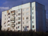Bratsk, st Zverev, house 11. Apartment house