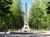 Калуга, улица Академика Королева. обелиск на могиле К.Э.Циолковского