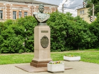 Kaluga, 纪念碑 летчику КарповуDzerzhinsky st, 纪念碑 летчику Карпову