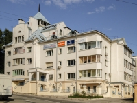 Kaluga, st Komarov, house 34. Apartment house with a store on the ground-floor