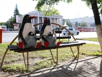 Советский проспект. скульптурная композиция Семья пингвинов