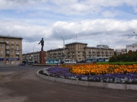 Novokuznetsk, avenue Metallurgov. square
