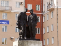 Novokuznetsk, 纪念碑 В.И. Ленину и М. ГорькомуMetallurgov avenue, 纪念碑 В.И. Ленину и М. Горькому